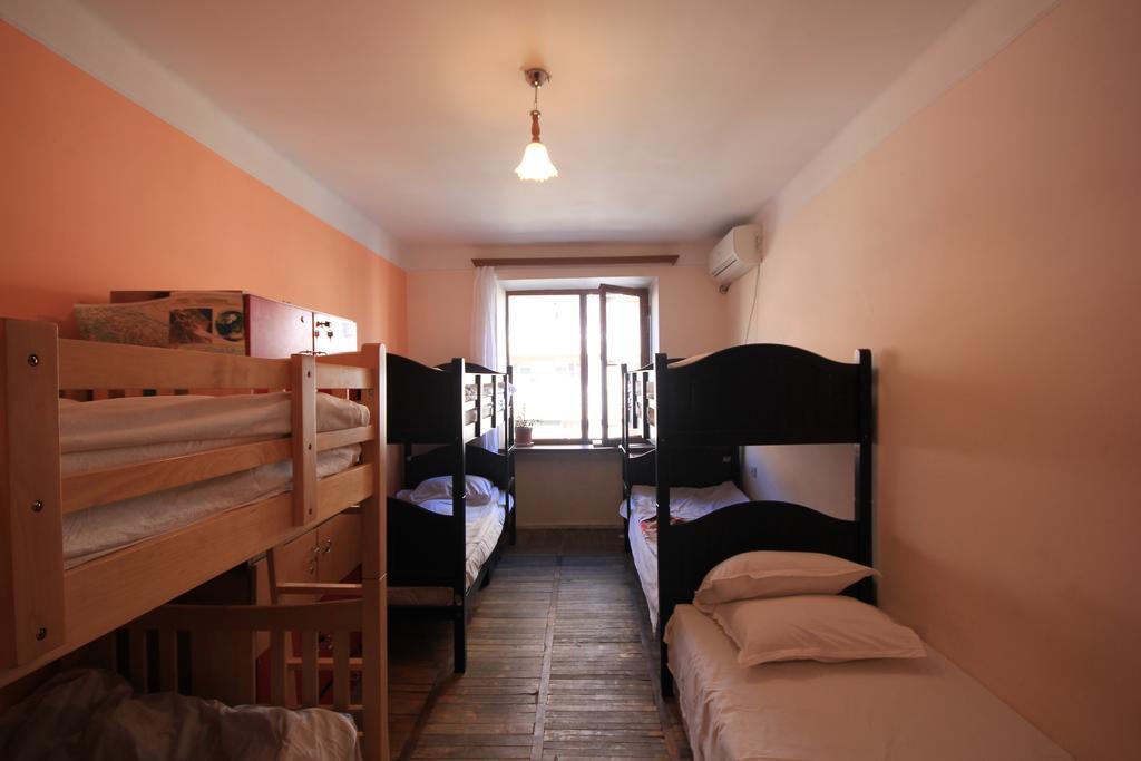 Center Hostel And Tours Jerevan Rum bild